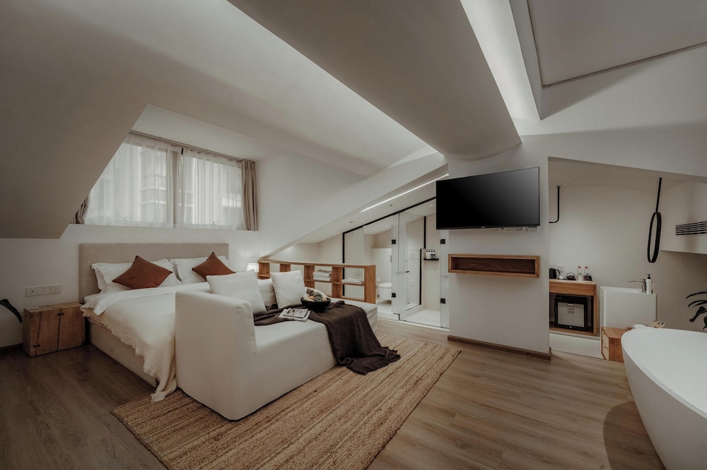 Senior Double Room, City View photo 1
