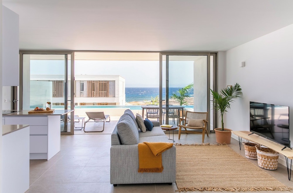Apartment, 2 Bedrooms, Sea View - Photo 5
