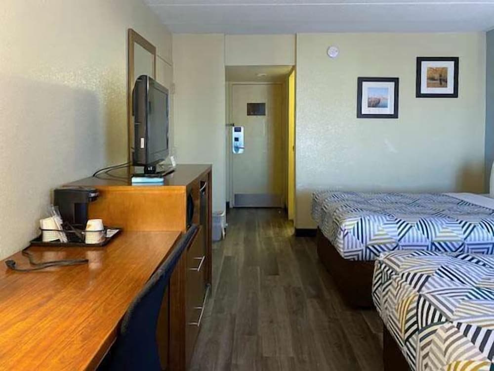 Standard Room, 2 Double Beds, Non Smoking, Refrigerator & Microwave