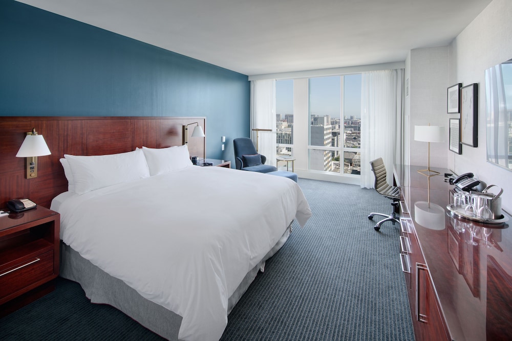 Premium Room, 1 King Bed (West Side View) - Photo 3