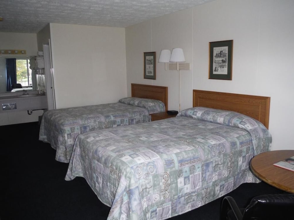 Room, 2 Double Beds (Downstairs) photo 2