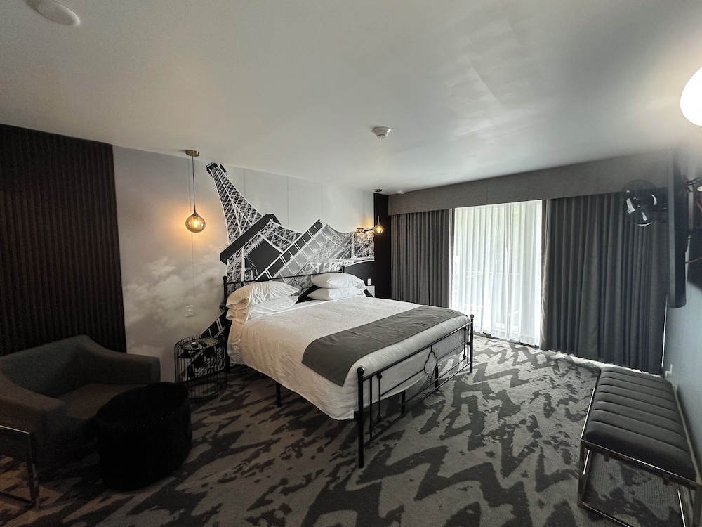 Luxury Suite photo 1