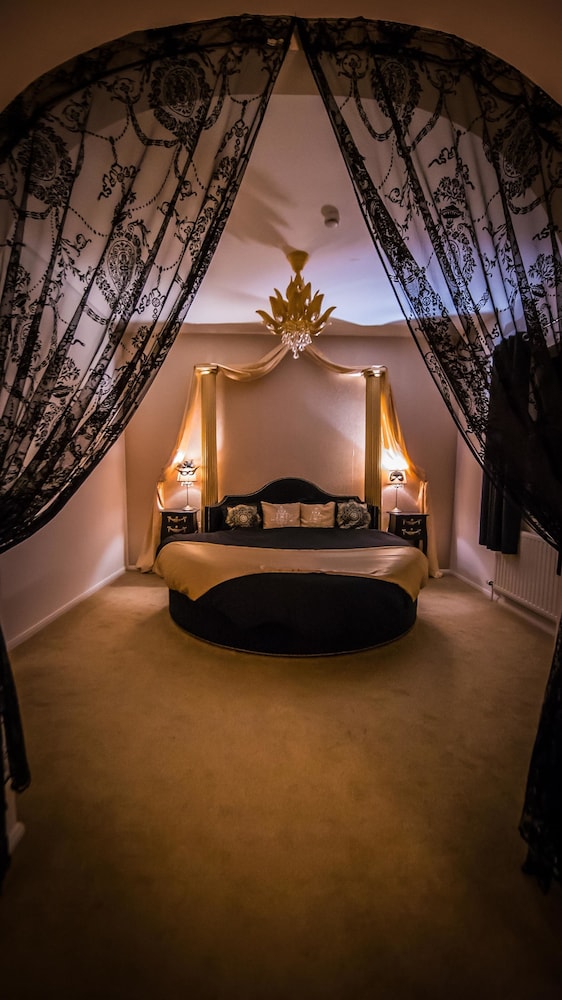 Suite (with Spa Bath) Room Only - Photo 1