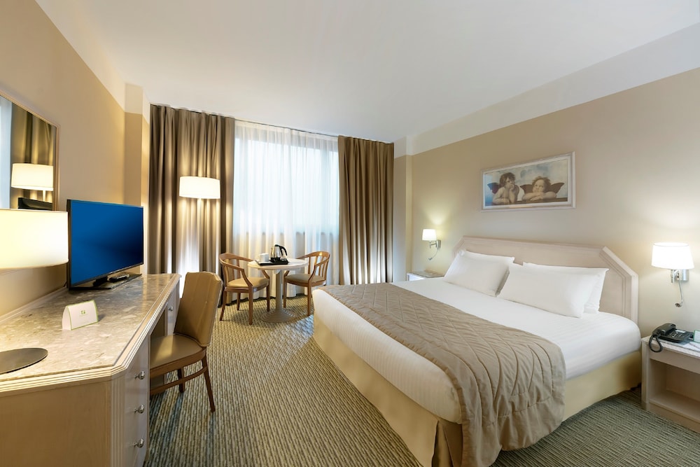 Standard Room, 1 King Bed - Photo 2