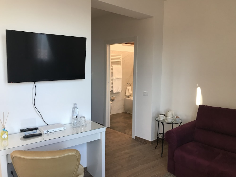 Junior Suite, 1 King Bed with Sofa bed, Accessible, Sea View photo 3