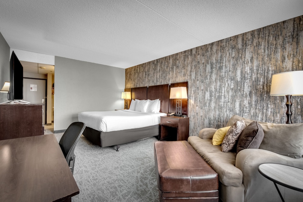 Room, 1 King Bed, Mountain View (No Pets) - Photo 2
