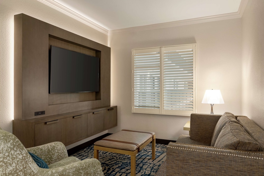 Suite, 1 King Bed (Conference) - Photo 3