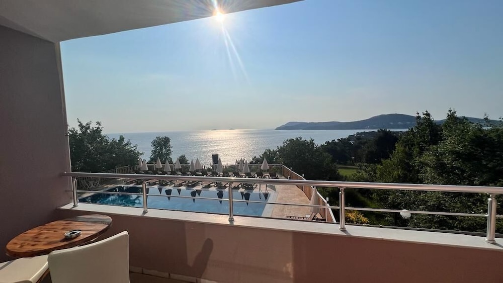 Standard Room, Balcony, Sea View photo 2