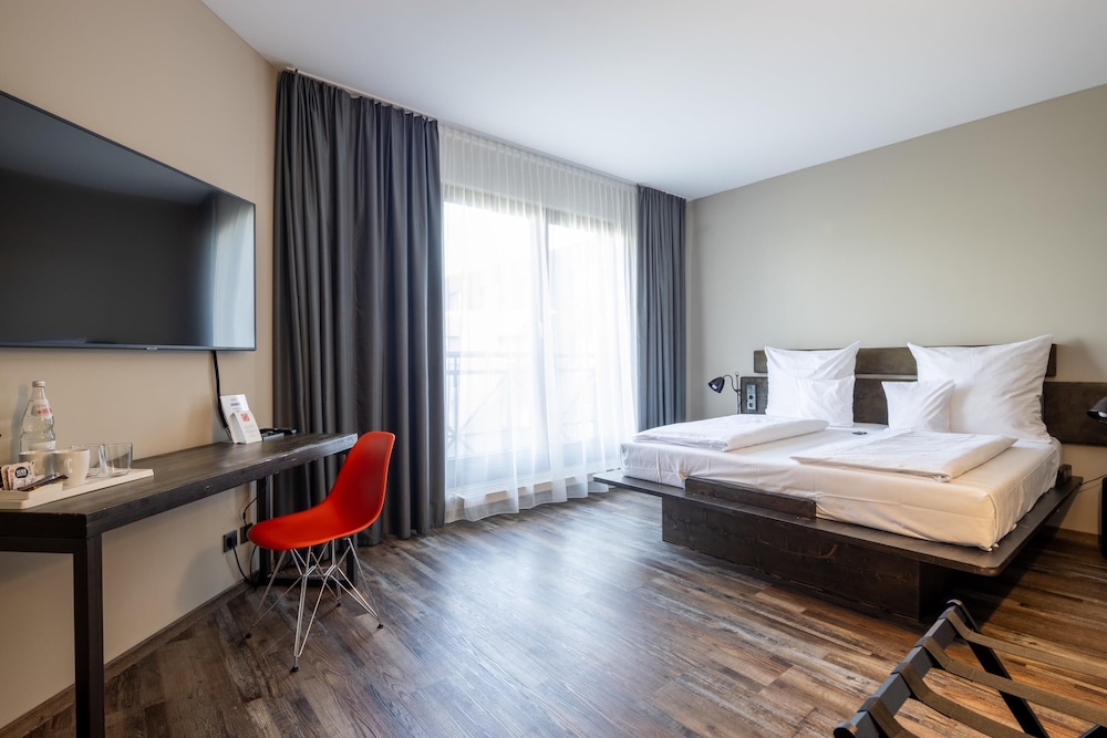 Executive Room, 1 King Bed, Kitchenette (Larger Room)