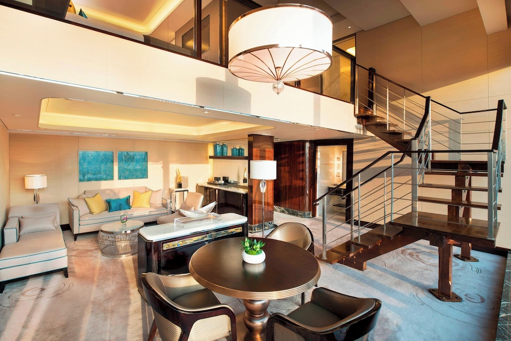 1 King Bed,City View,Metropoltan Suite - Photo 3