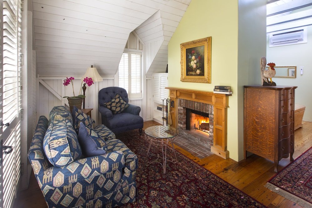Superior Room, 1 King Bed, Balcony, Fireplace, Garden View (Weathervane) - Photo 2