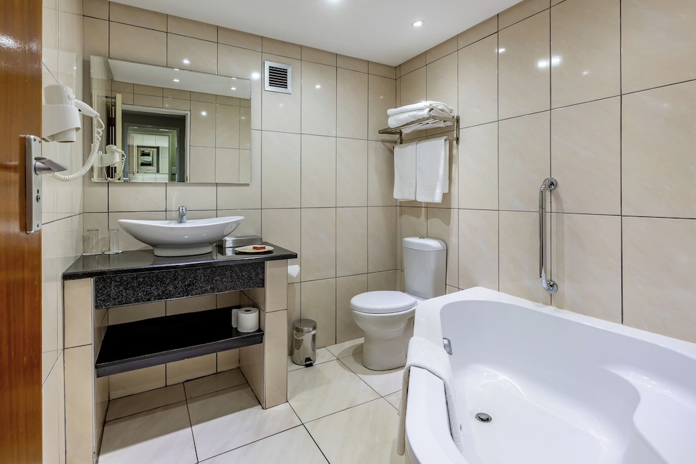 Wheelchair friendly room photo 2