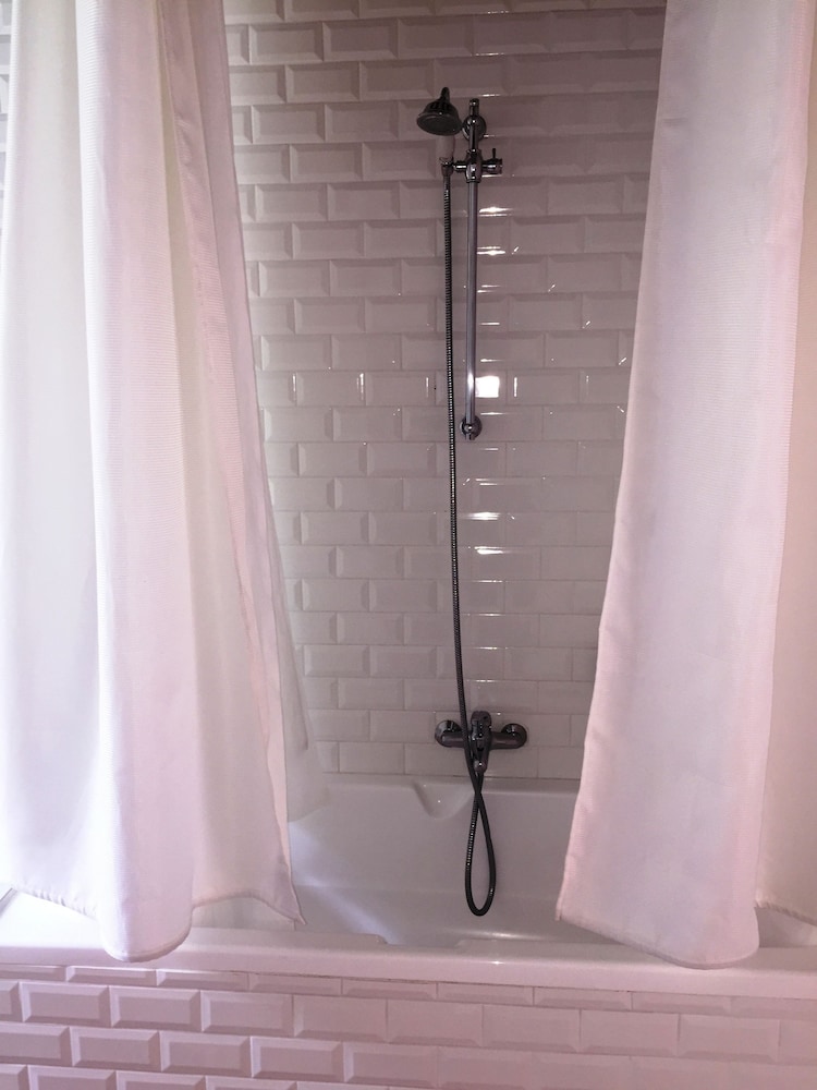 Classic Suite, 1 Bedroom, Private Bathroom, Park View photo 2