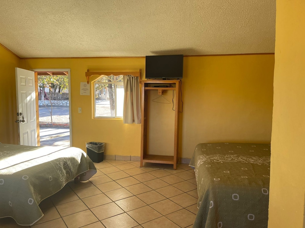 Family Room, Multiple Beds, Non Smoking photo 2