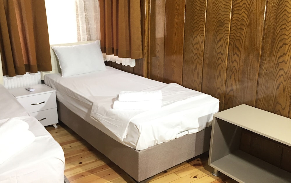 Economy Twin Room photo 3