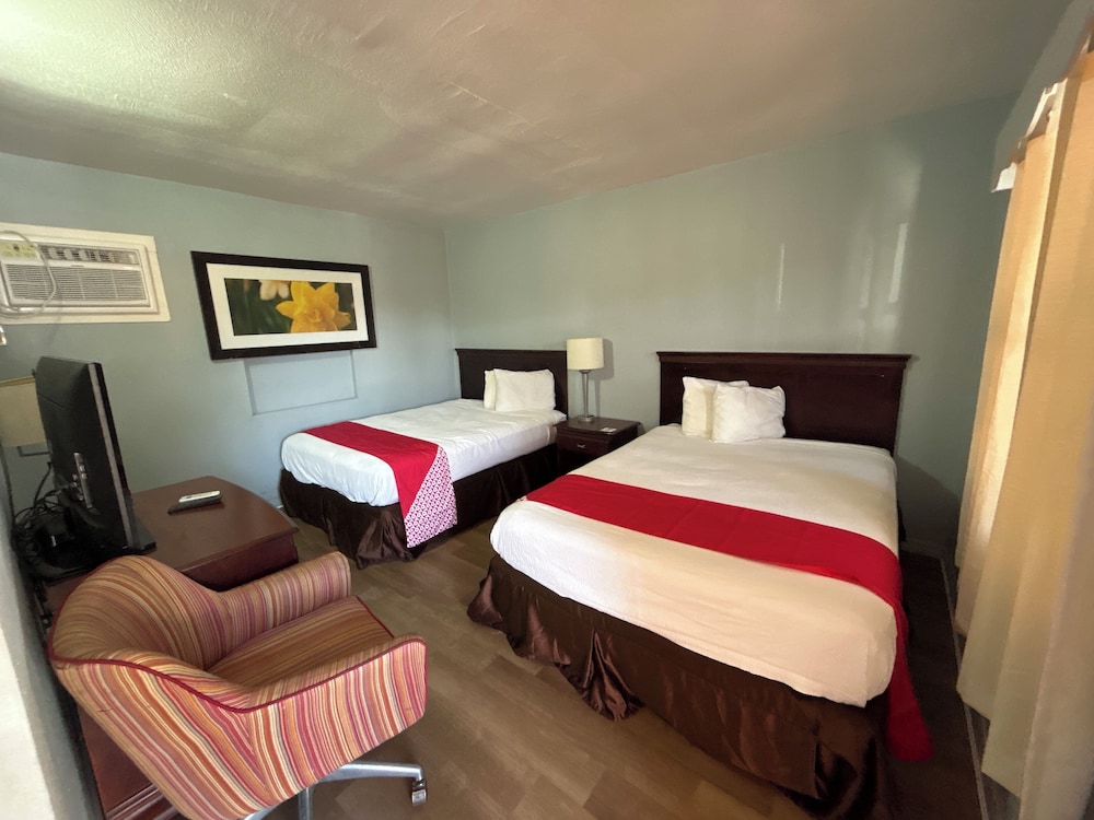 Room, 2 Queen Beds, Non Smoking