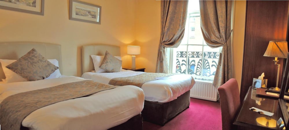 Standard Twin Room, 2 Twin Beds, Ensuite, City View photo 3