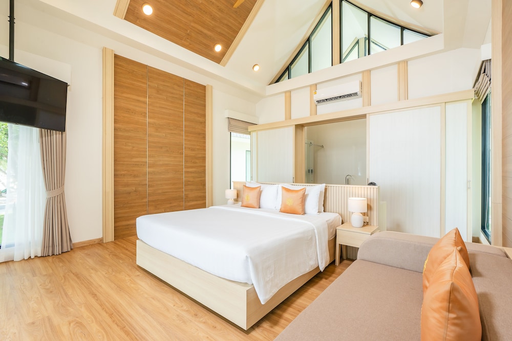 Grand Deluxe Partial Seaview photo 3