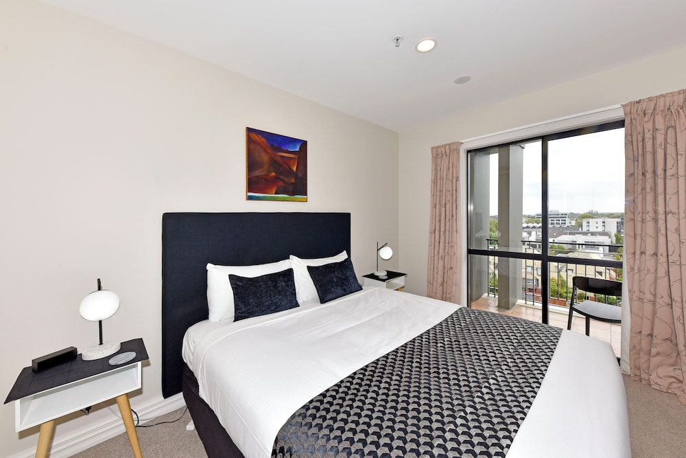 Superior One Bedroom Apartment photo 1