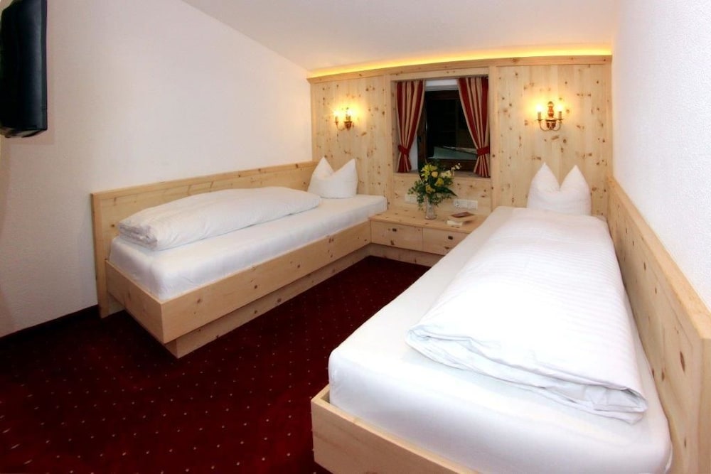 Deluxe Apartment, 3 Bedrooms photo 2