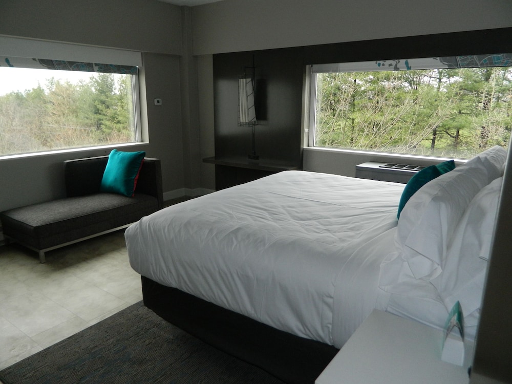 Suite, 1 King Bed (Additional Living and Dining Area) - Photo 2