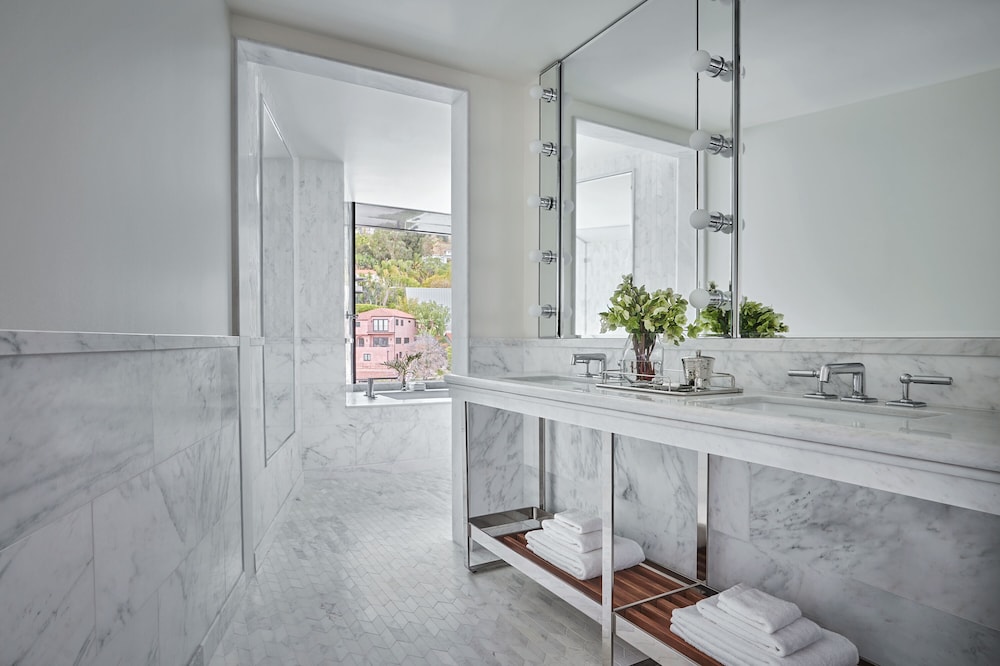 Suite, Mobility Accessible (Sunset)