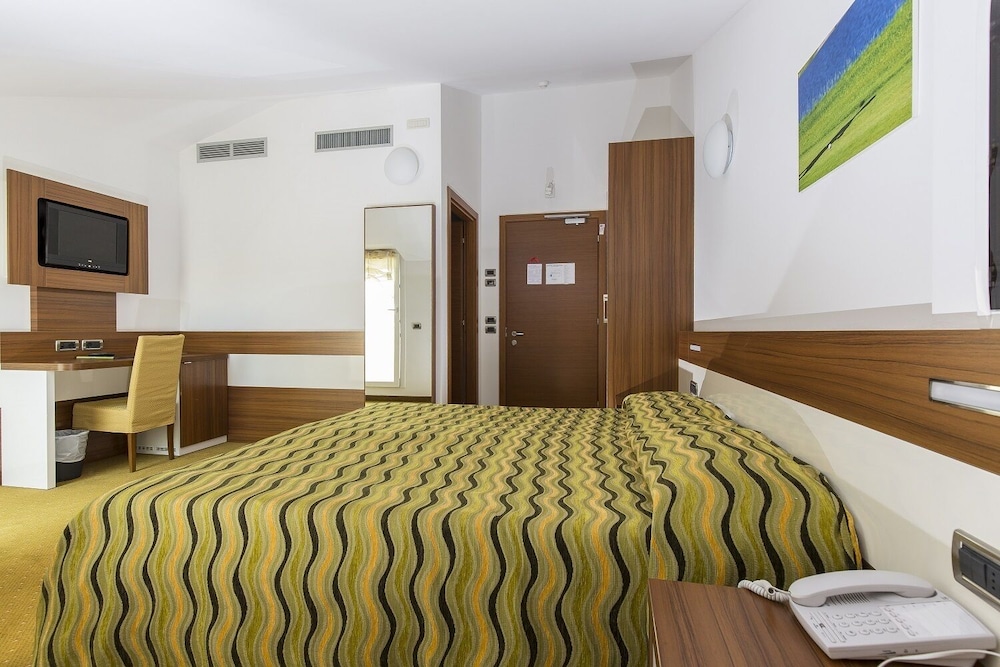 Economy Double Room - Photo 3
