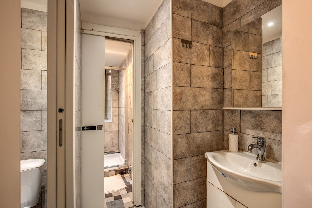 Single Room, Shared Bathroom ( Via Principe Amedeo, 62) photo 3