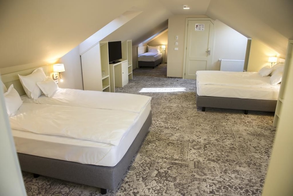 One-Bedroom Suite photo 1