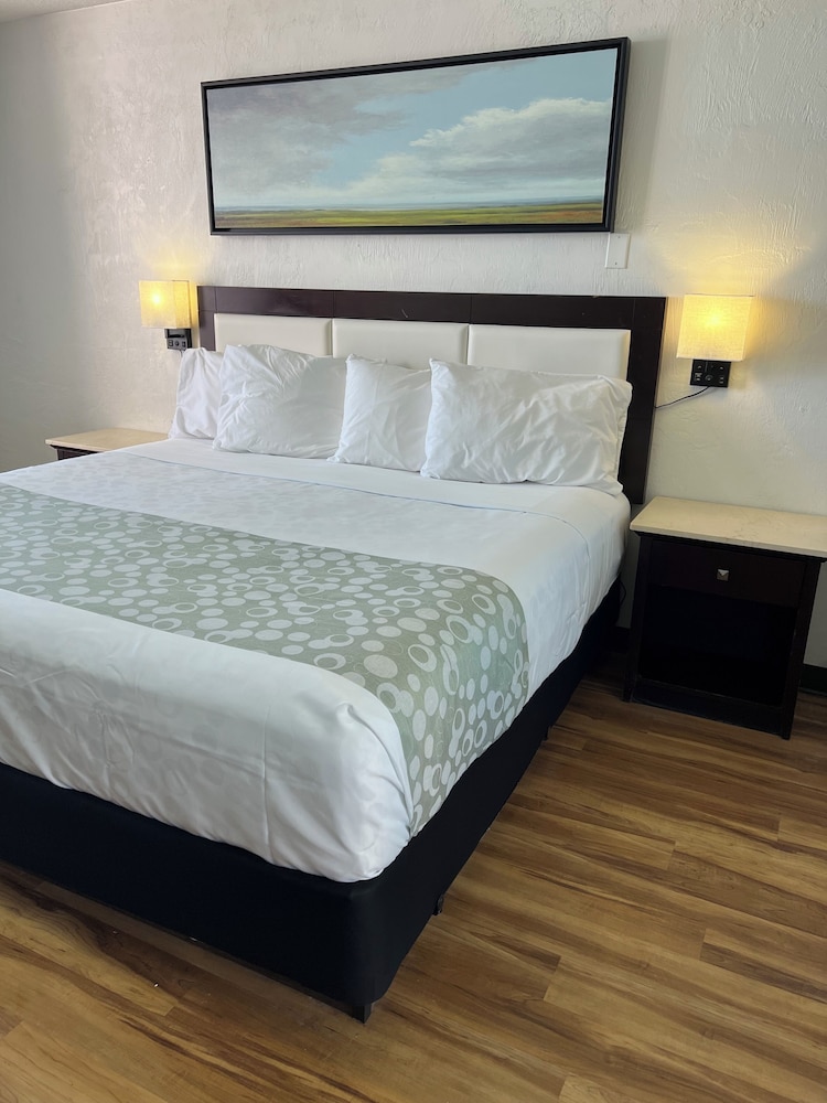Partial Ocean View, 1 King Bed with Kitchenette - Photo 5