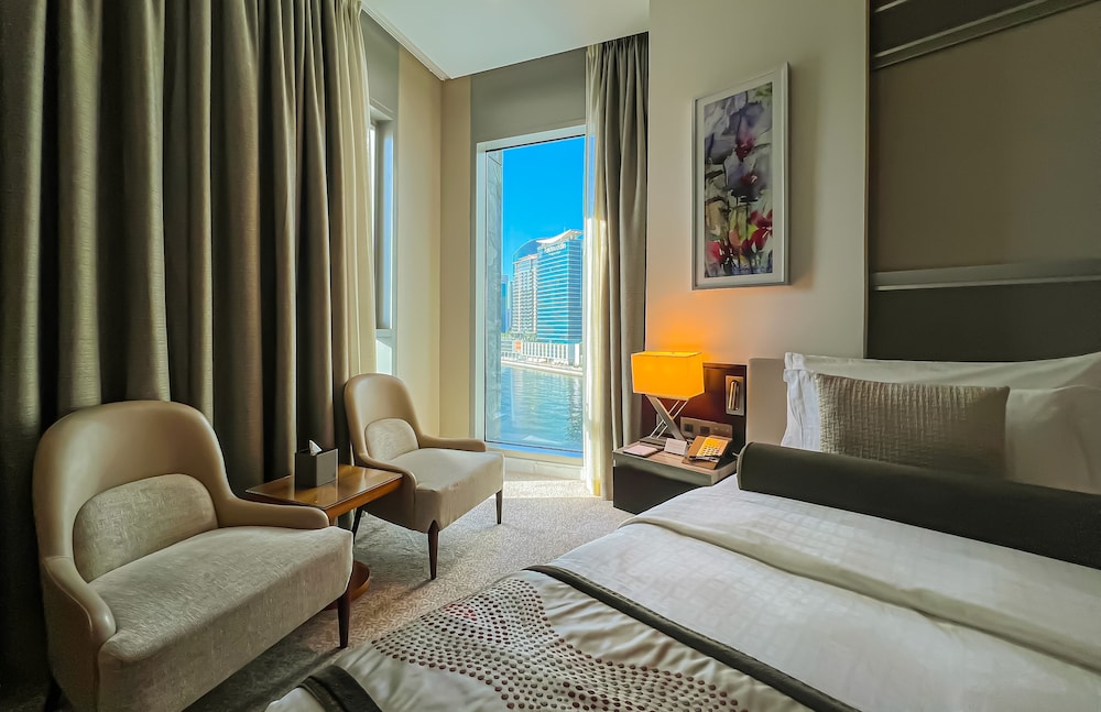 Deluxe Room, 2 Twin Beds, Bay View thumbnail 5