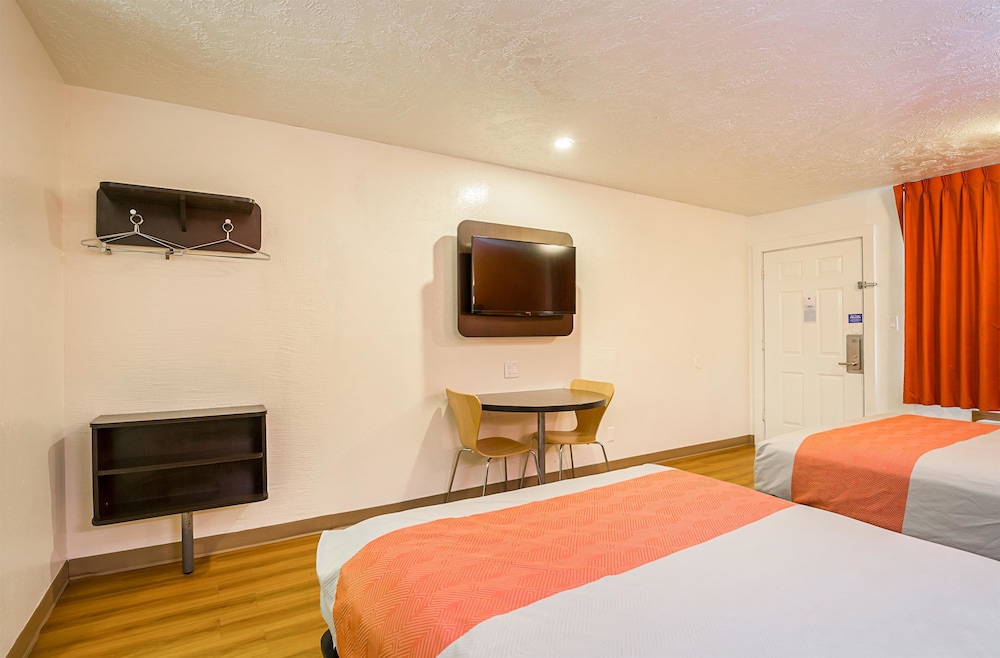 Standard Room, 2 Double Beds, Smoking, Refrigerator & Microwave photo 1