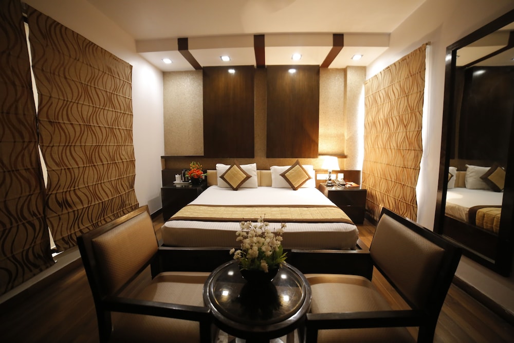 Premium Room, 1 King Bed - Photo 12