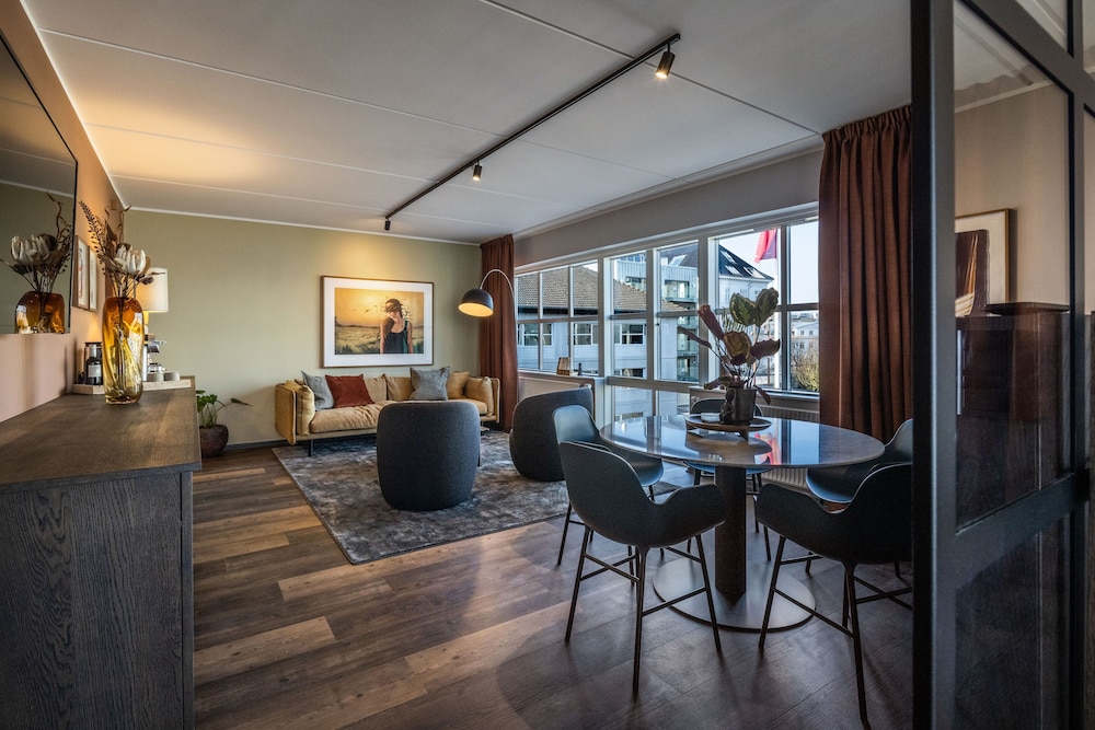 Exclusive Suite, Harbor View - Photo 3
