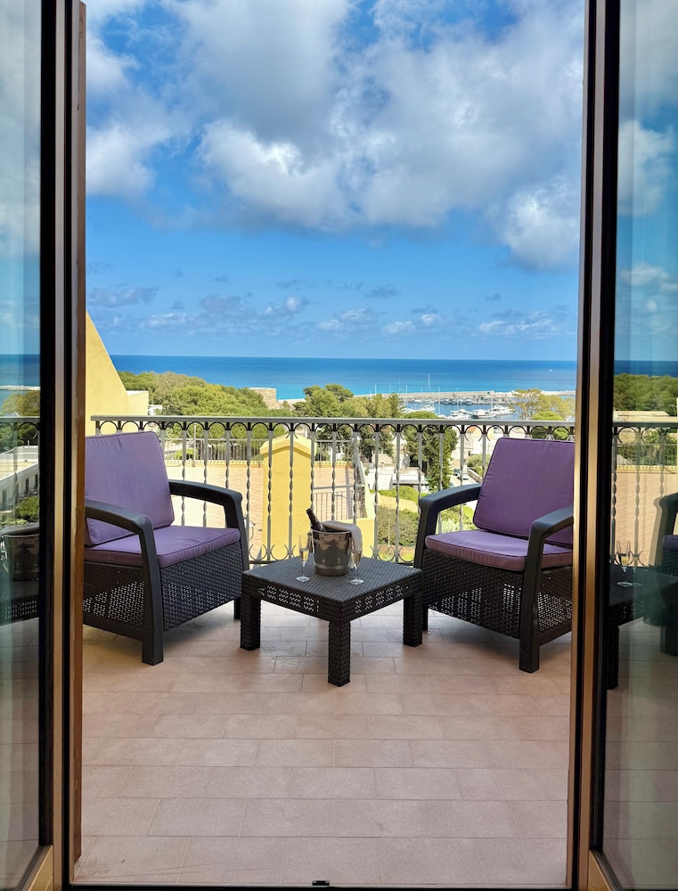 Comfort Double or Twin Room, Sea View - Photo 9