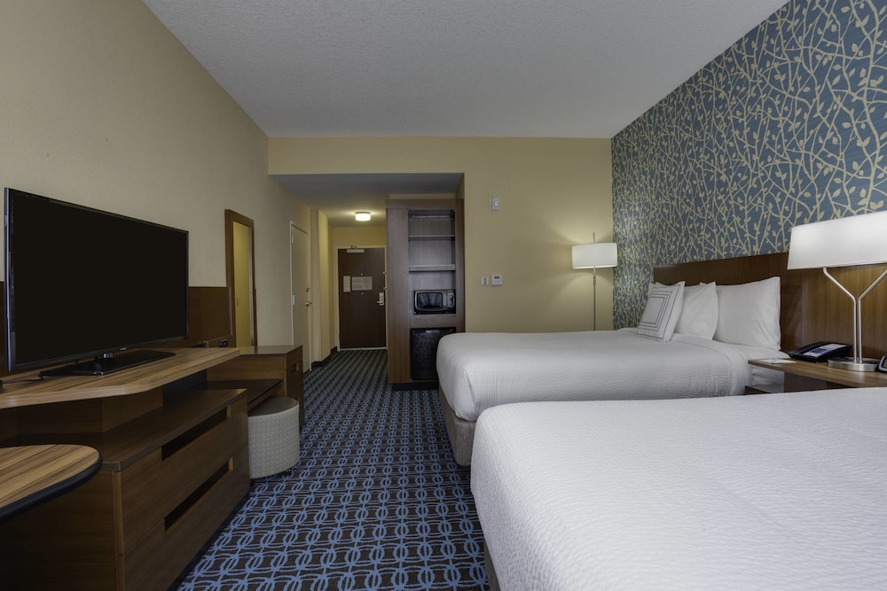 Room, 2 Queen Beds (Mobility Accessible, Roll-in Shower)