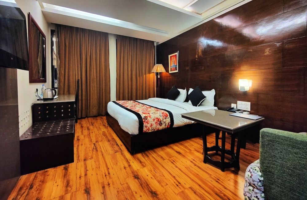 Grand Room - Photo 1