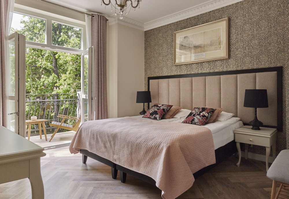 Classic Double or Twin Room - Photo 16