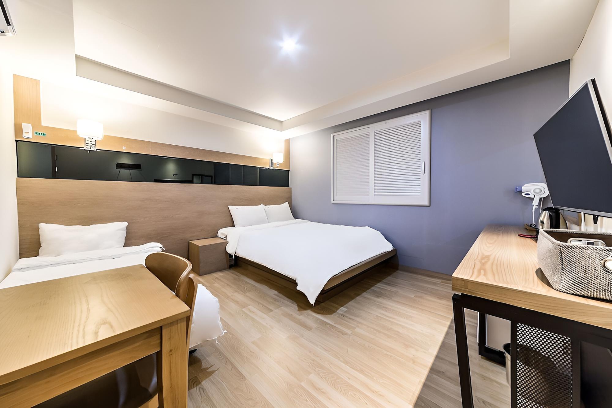 Room (Twin) - Photo 2