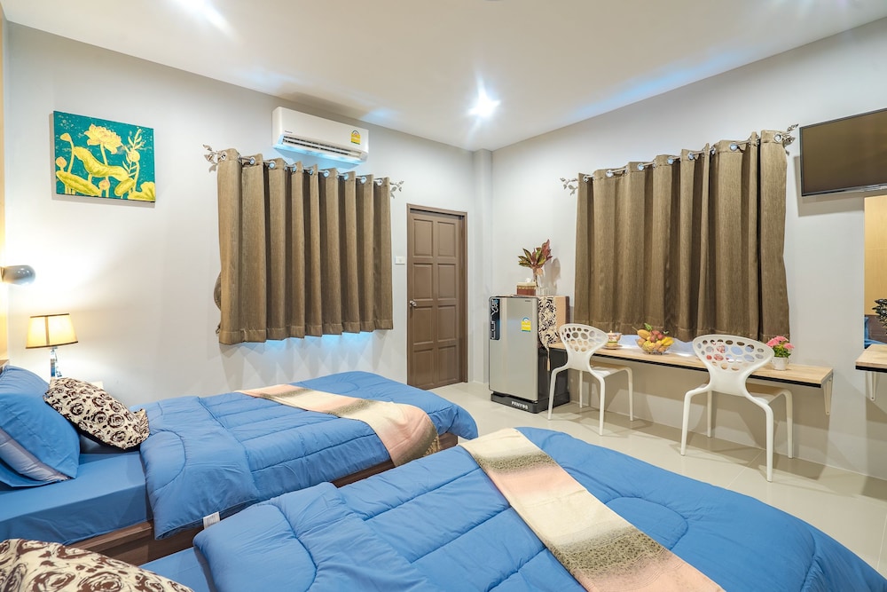 Deluxe Twin Room with Balcony photo 2