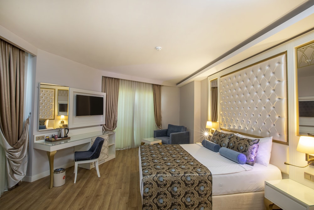 Family Room, 2 Bedrooms