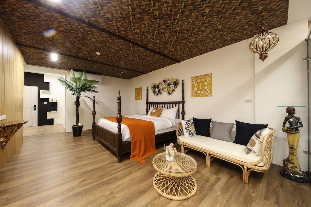 Grand Loft, 1 Queen Bed, Partial Ocean View photo 3