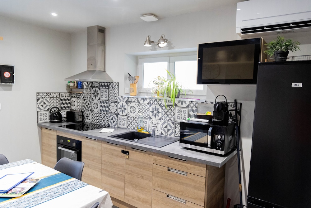 Basic Apartment, Private Bathroom (Un p'tit Coin de Paradis) - Photo 11