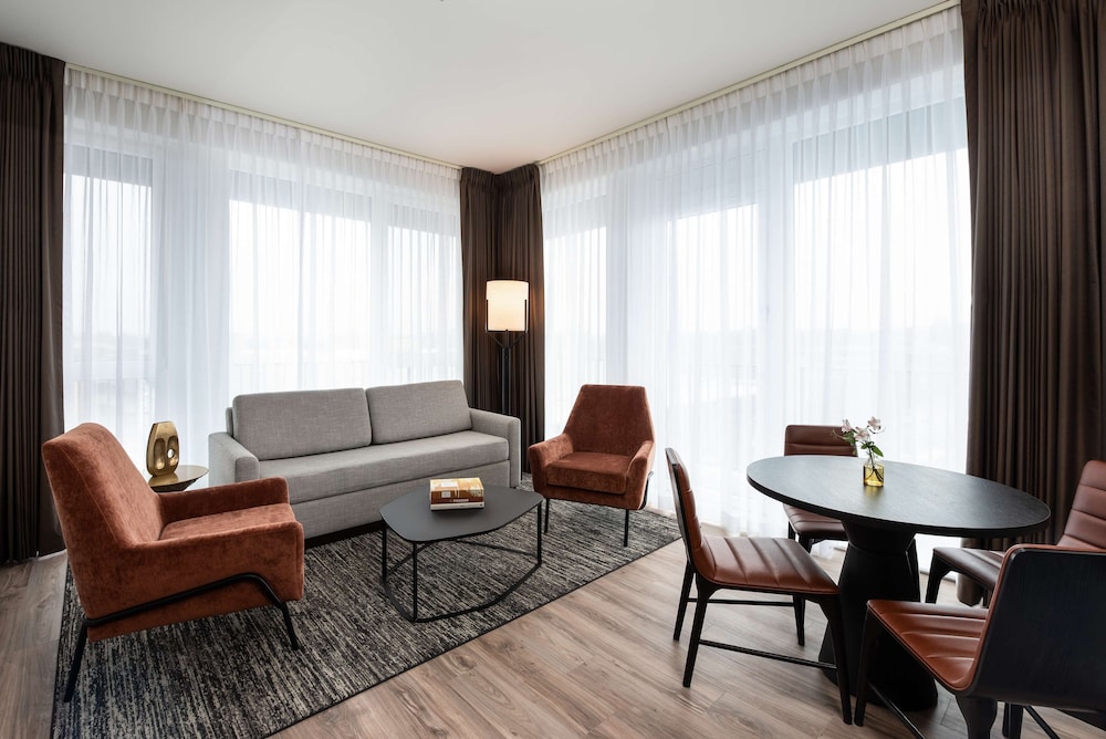 Room, 1 Queen Bed, Balcony, Corner
