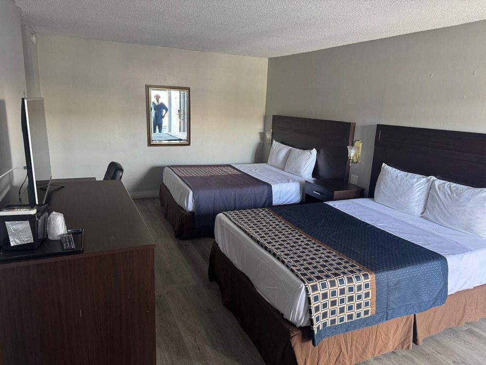 Suite, 2 Queen Beds photo 2