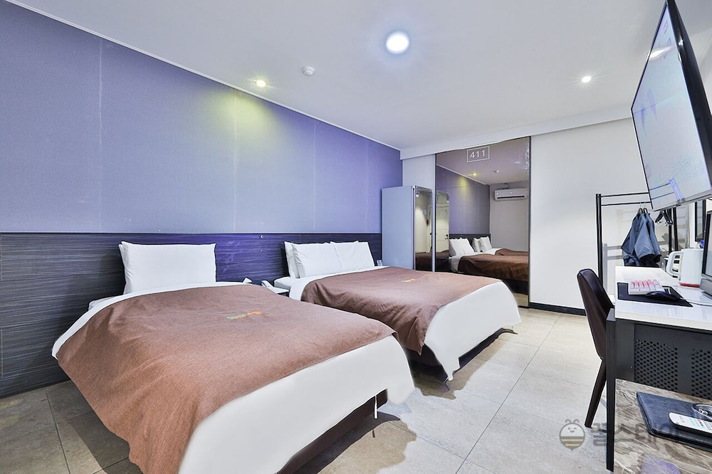 Premium Twin Room - Photo 1