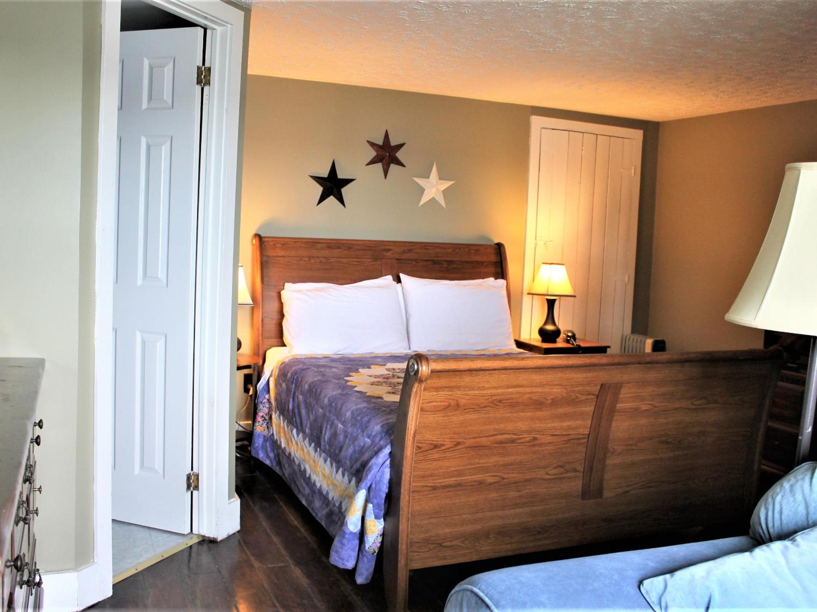 Standard Queen Room photo 2