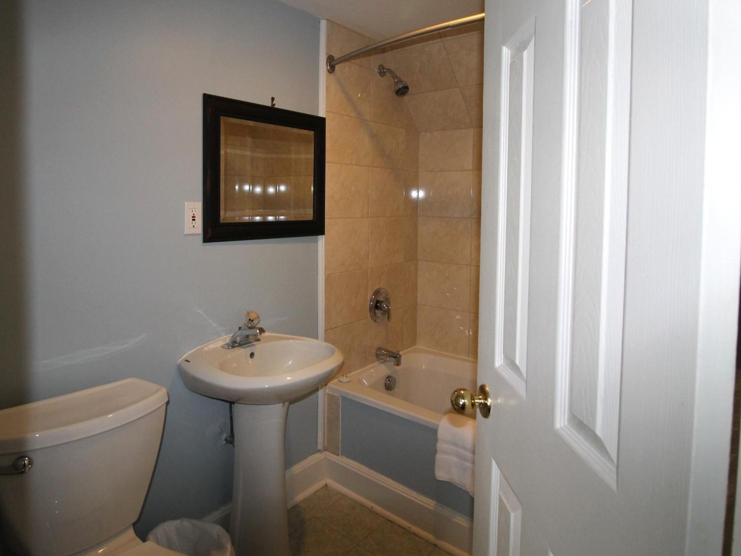 Standard Queen Room photo 3