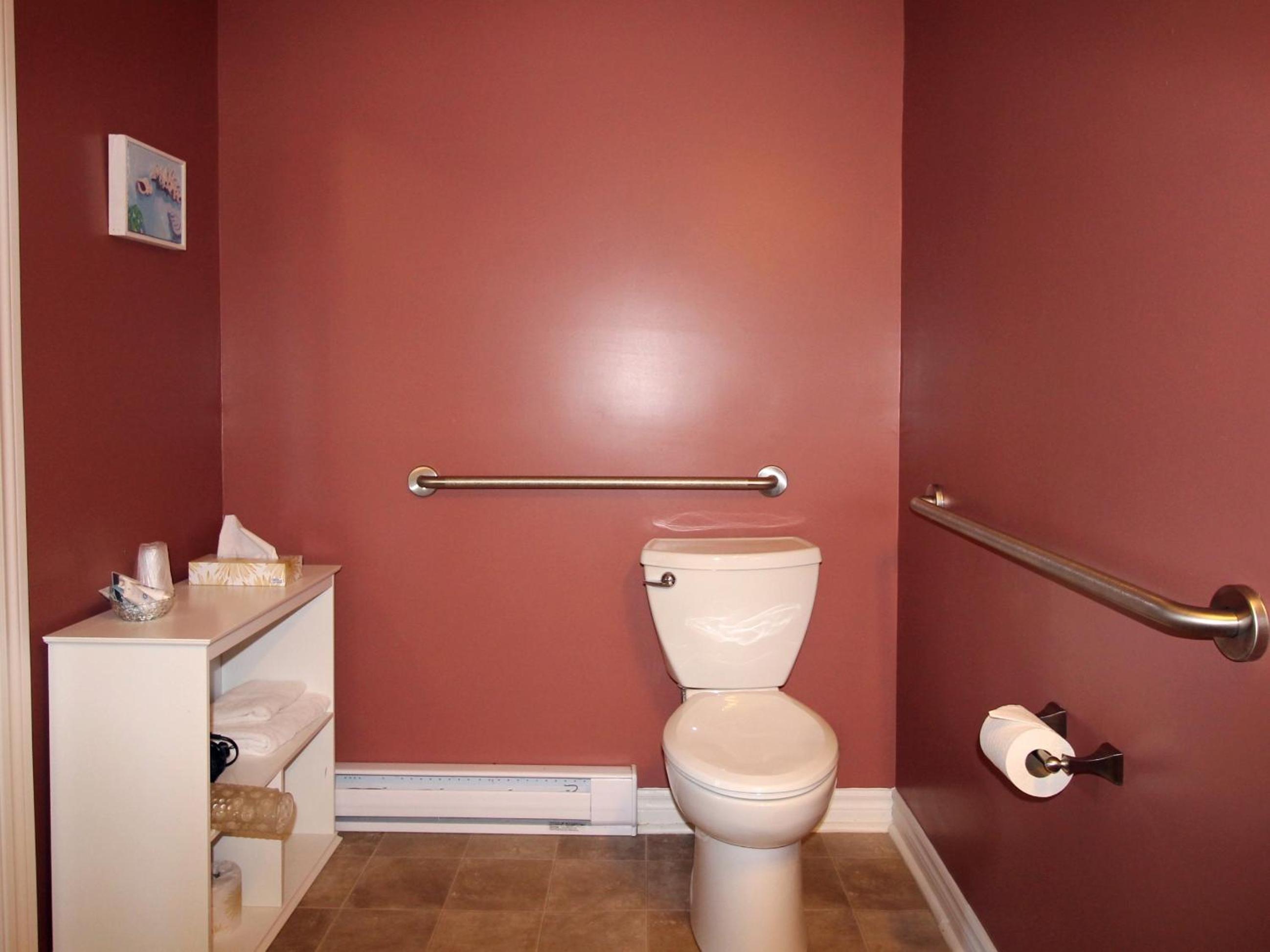 Queen Room photo 2