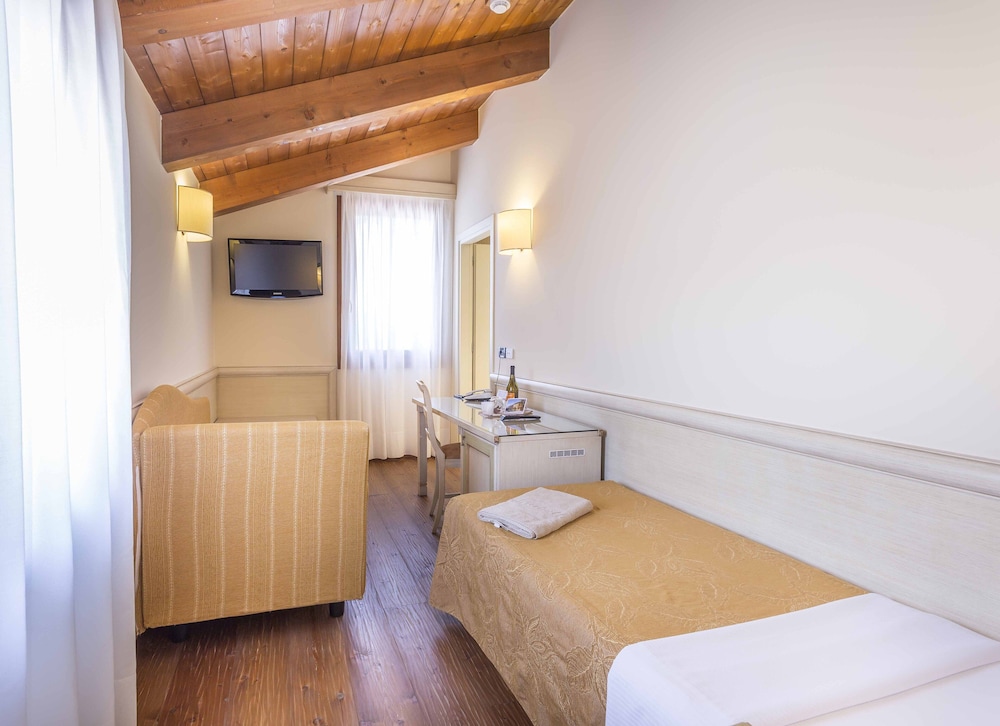 Superior Single Room, Corner photo 2